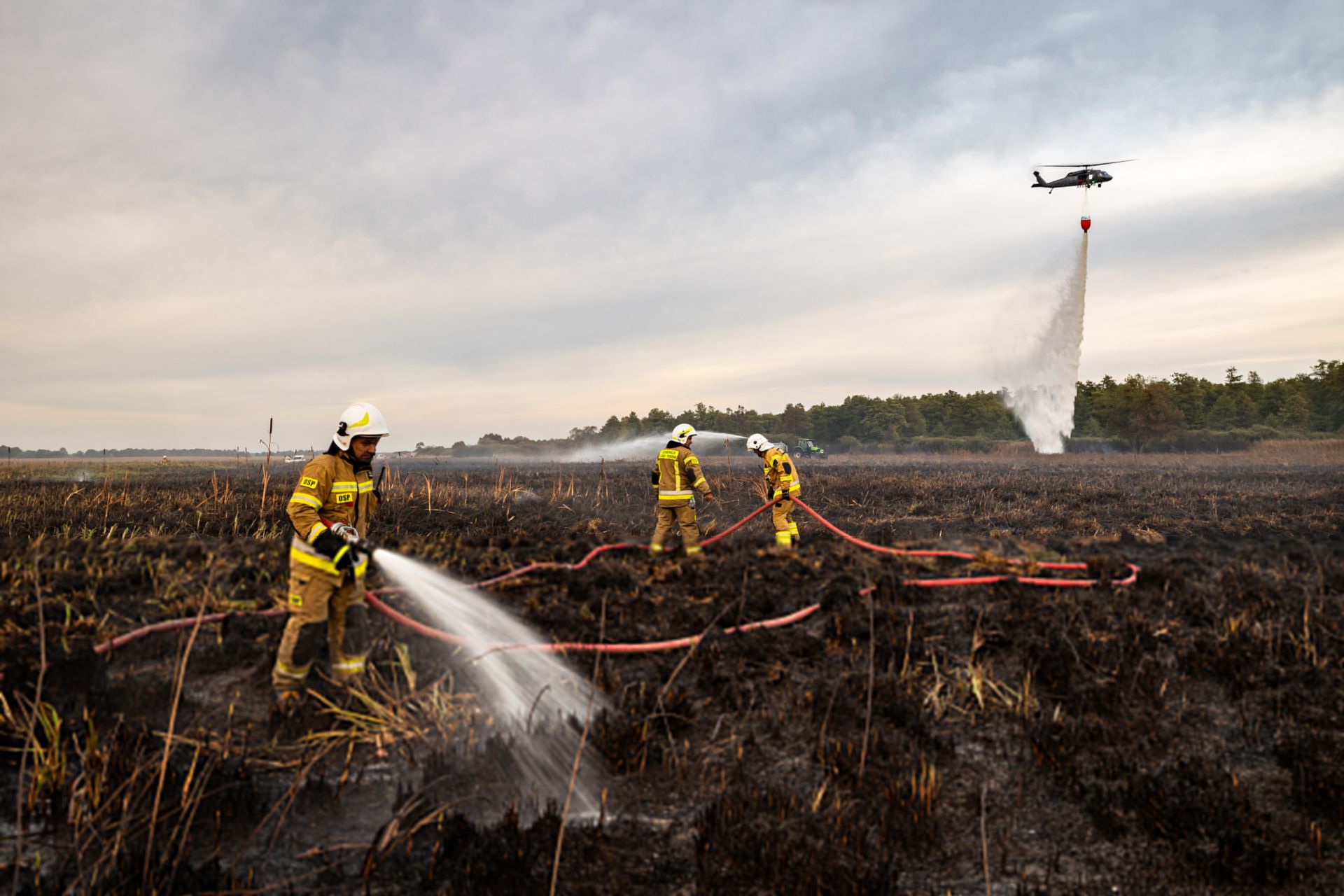 Działania na terenie Biebrzańskiego Parku Narodowego podczas pożaru w październiku 2023 r. fot. Łukasz Rutkowski / KP PSP w Ełku