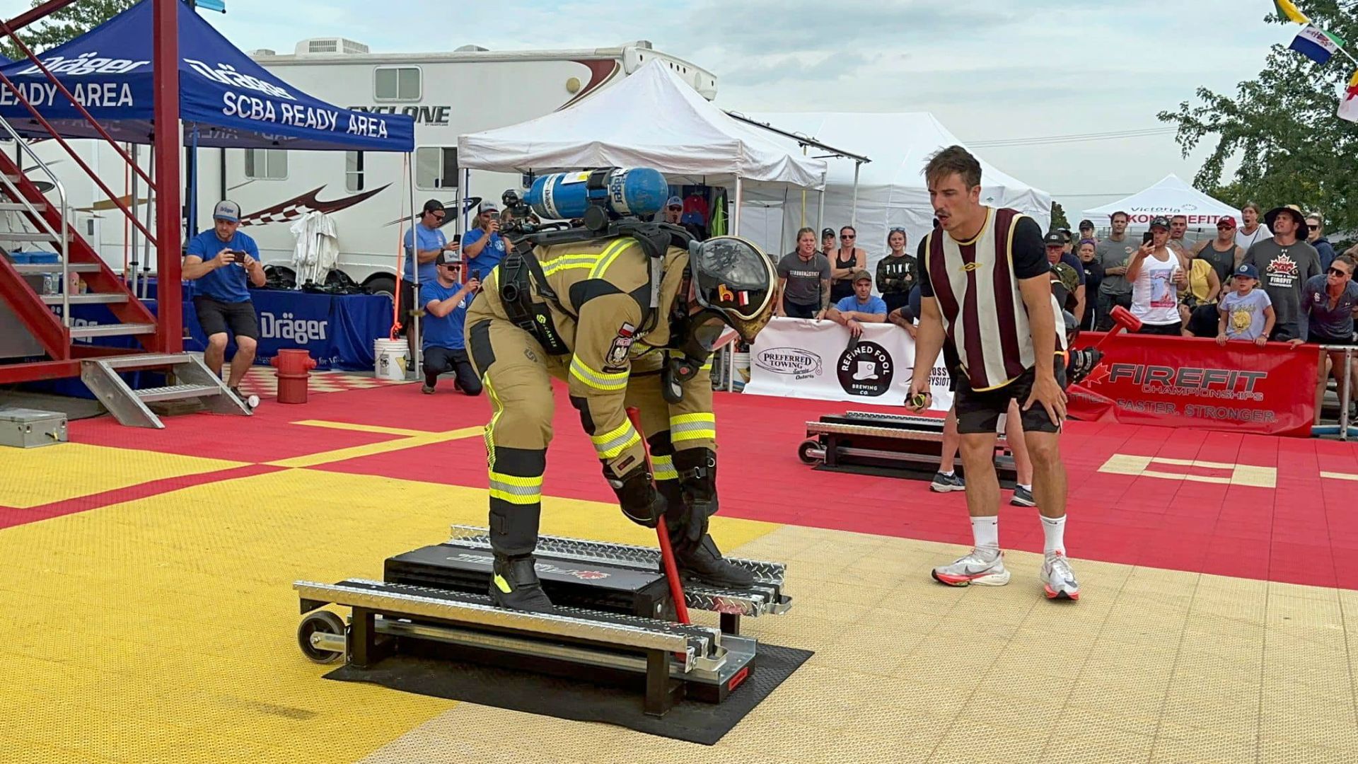 Rafał Bereza podczas zmagań w zawodach FireFit Canada, 2023 r. fot. Bartosz Janicki / KM PSP Szczecin 