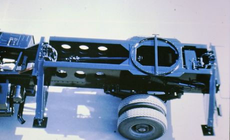 Podwozie Jelcza z zamocowaną ramą pomocniczą fot. arch. autora