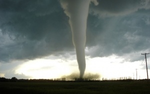 Tornado o sile F5 widziane w okolicach Elie w Manitobie (Kanada) w 2007 r.