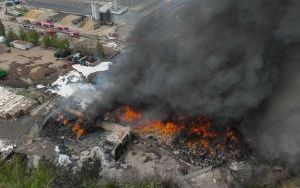 Pożar składowiska w Siemianowicach Śląskich objął teren 6 tys. m2 odpadów, w tym 8 tys. ton niebezpiecznych